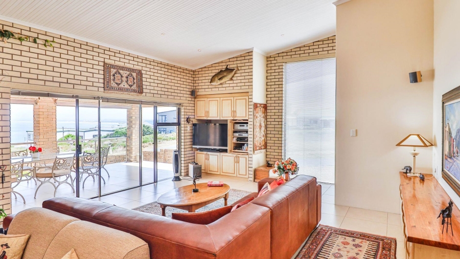 4 Bedroom Property for Sale in De Kelders Western Cape